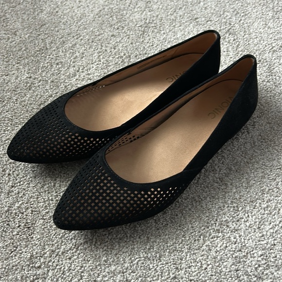 Vionic Point toe flats - Picture 2 of 5